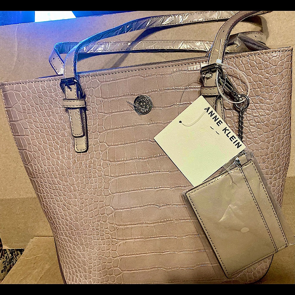 *NWT* •ANNE KLEIN• handbag 👜